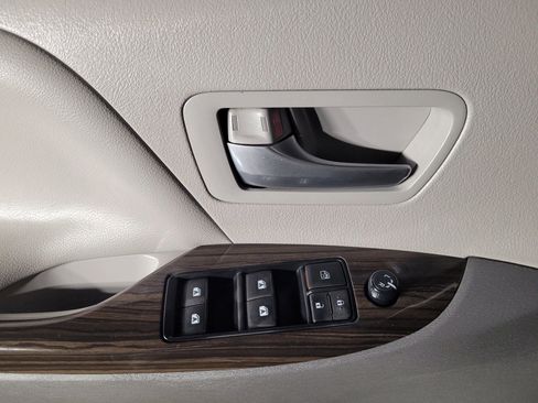 Used 2016 Toyota Sienna XLE image 18