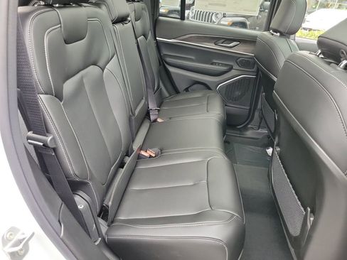 New 2026 Jeep Grand Cherokee Limited w/ Luxury Tech Group II RWD image 14