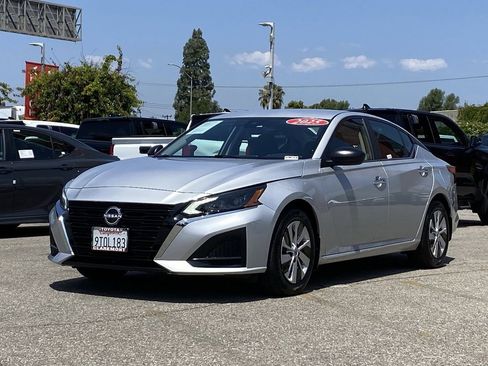 Used 2025 Nissan Altima 2.5 S FWD image 38