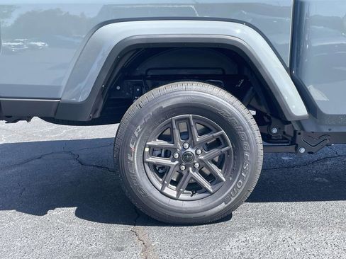New 2025 Jeep Gladiator Sport image 40