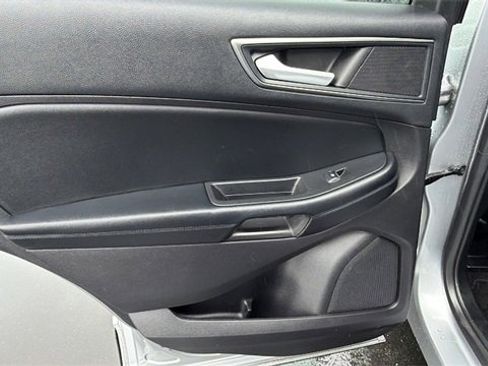 Used 2022 Ford Edge SE w/ Black Appearance Package image 14