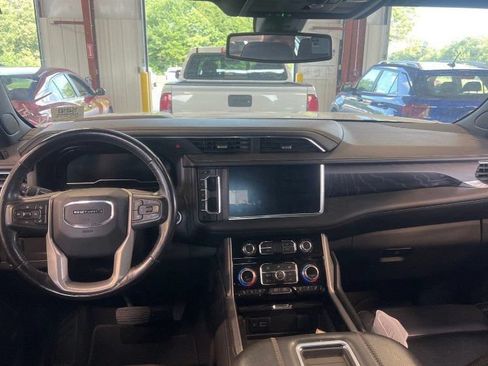 Used 2022 GMC Yukon XL Denali AWD/4WD image 2
