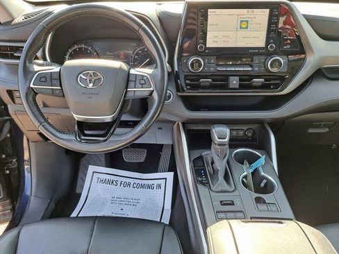 Used 2020 Toyota Highlander XLE AWD/4WD image 27