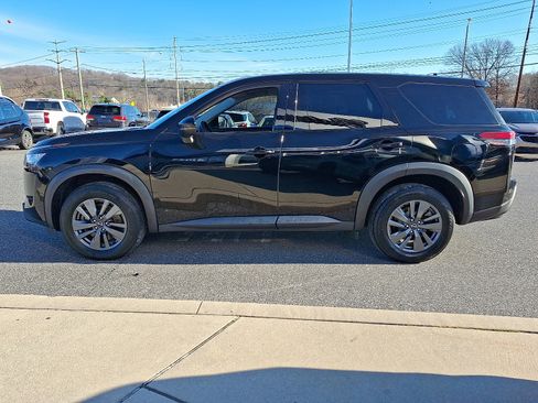 Used 2022 Nissan Pathfinder S image 3