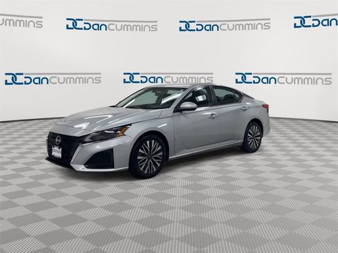 Used 2023 Nissan Altima 2.5 SV image 4