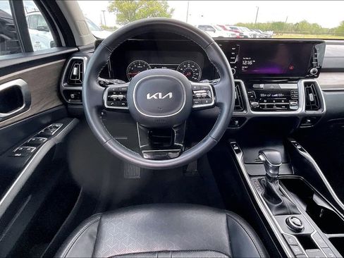 Used 2023 Kia Sorento EX w/ Panoramic Sunroof Package image 8