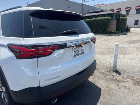 Used 2023 Chevrolet Traverse LT w/ LT Premium Package FWD image 4
