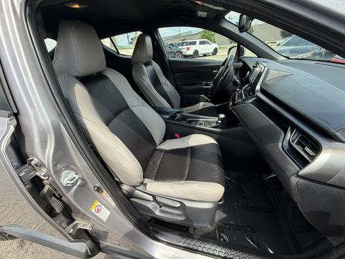 Used 2018 Toyota C-HR XLE FWD image 27