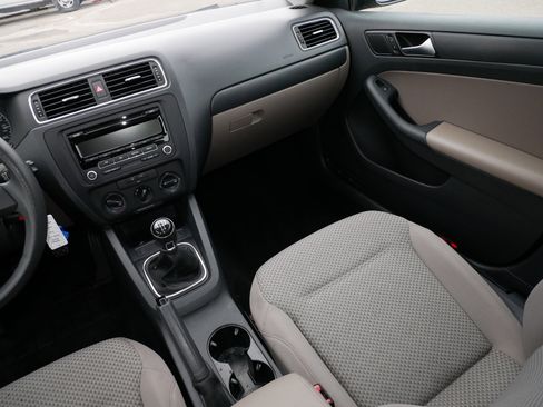 Used 2014 Volkswagen Jetta S image 11