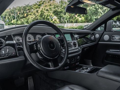 Used 2019 Rolls-Royce Wraith image 15