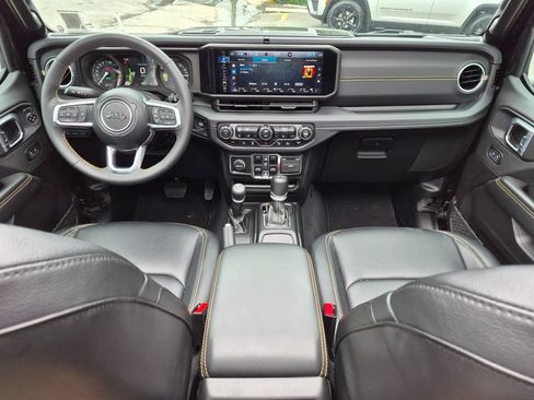 Used 2024 Jeep Wrangler Unlimited Sahara w/ Technology Group AWD/4WD image 22