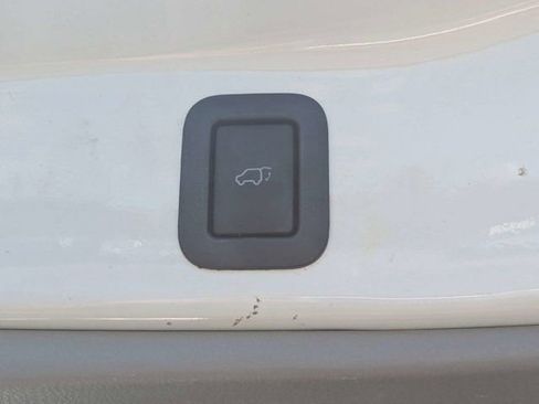 Used 2017 Toyota Highlander XLE AWD/4WD image 12