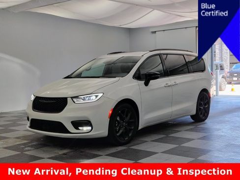 Used 2026 Chrysler Pacifica Limited w/ S Appearance Package FWD image 1