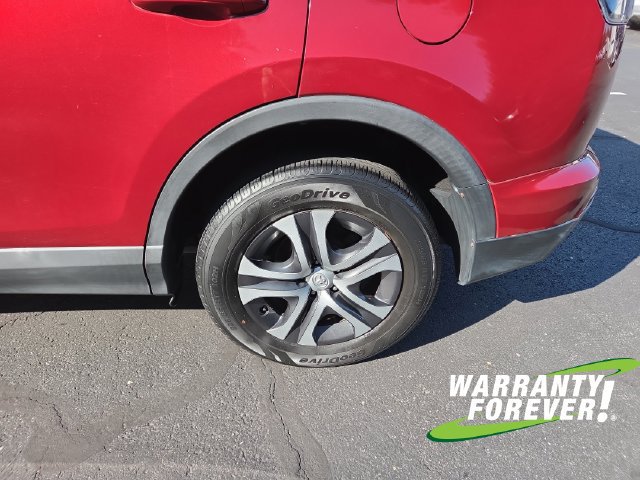 Used 2018 Toyota RAV4 LE w/ Carpet Mat Package FWD image 21