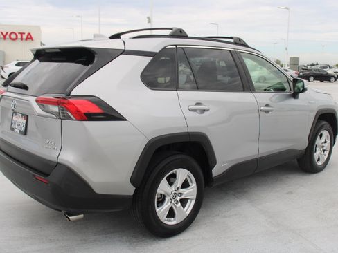 Used 2019 Toyota RAV4 XLE w/ Convenience Package AWD/4WD image 3