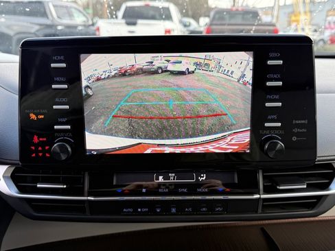 Used 2024 Toyota Sienna LE image 29