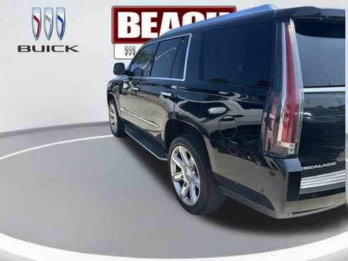 Used 2019 Cadillac Escalade Luxury RWD image 5