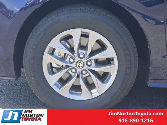 Used 2026 Toyota Sienna XLE FWD image 13