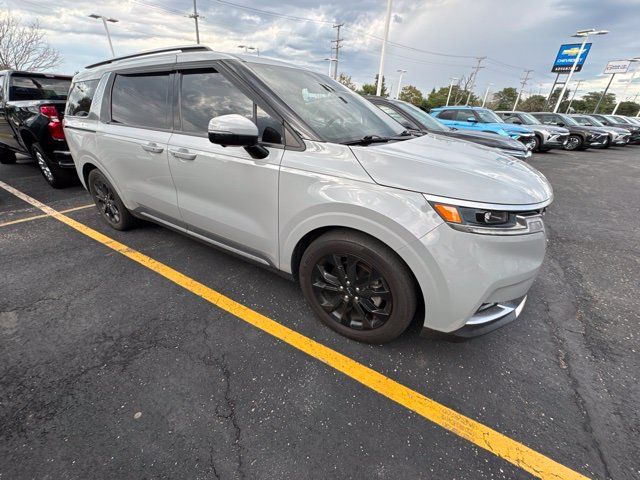 Used 2024 Kia Carnival SX FWD image 3