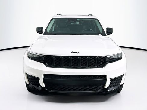 Used 2022 Jeep Grand Cherokee L Limited w/ Black Appearance Package image 2