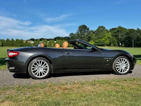Used 2010 Maserati GranTurismo Convertible RWD image 20