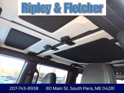 Used 2025 Ford Bronco Badlands image 15