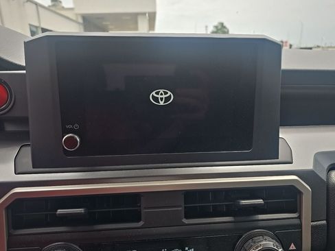 Used 2024 Toyota Tacoma TRD Sport AWD/4WD image 15