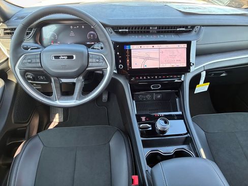 New 2026 Jeep Grand Cherokee Altitude image 20