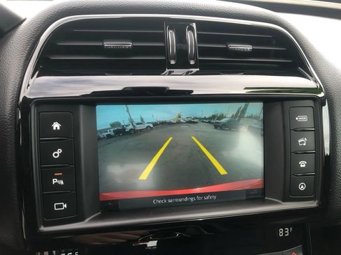 Used 2018 Jaguar XE Premium RWD image 19