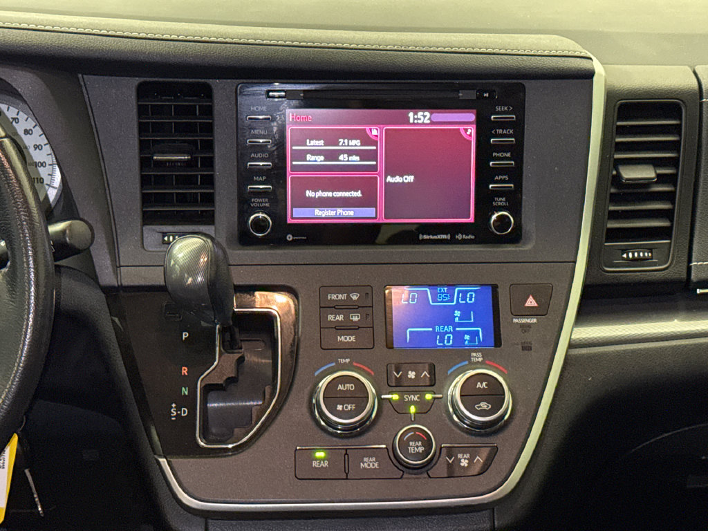 Used 2020 Toyota Sienna SE FWD image 15