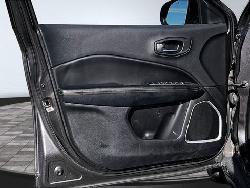 Used 2019 Jeep Compass Limited FWD image 13