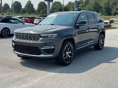Used 2022 Jeep Grand Cherokee Summit AWD/4WD image 7