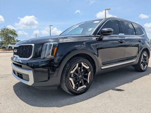 Used 2024 Kia Telluride EX FWD image 7