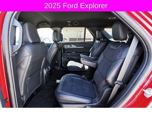 Used 2025 Ford Explorer ST image 4