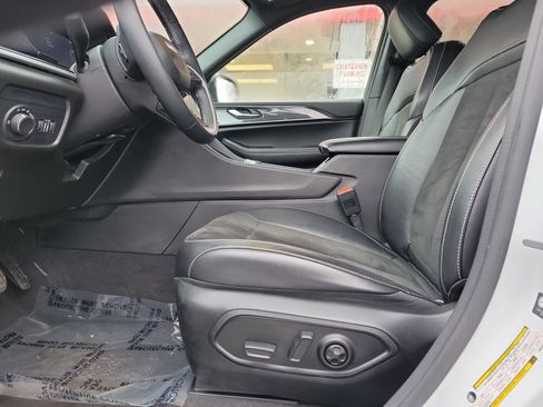 Used 2022 Jeep Grand Cherokee Altitude image 16