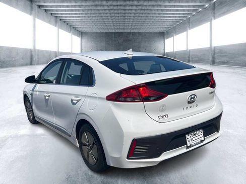 Used 2020 Hyundai Ioniq SE FWD image 4