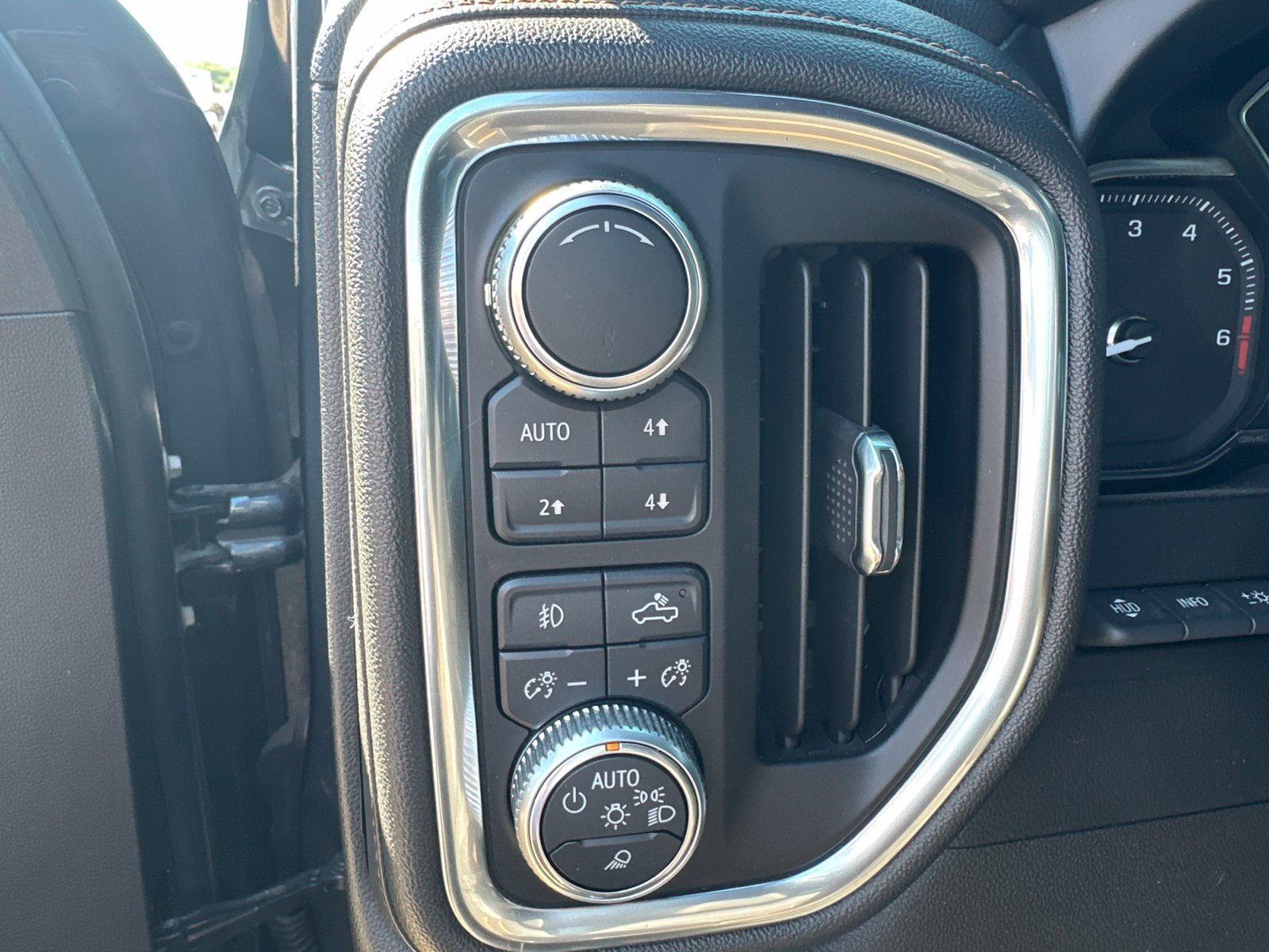 Used 2019 GMC Sierra 1500 AT4 w/ AT4 Premium Package AWD/4WD image 16