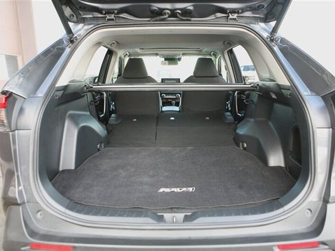 Used 2020 Toyota RAV4 XLE image 15