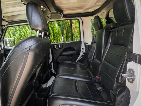 Used 2021 Jeep Wrangler Unlimited Sahara w/ Cold Weather Group AWD/4WD image 8
