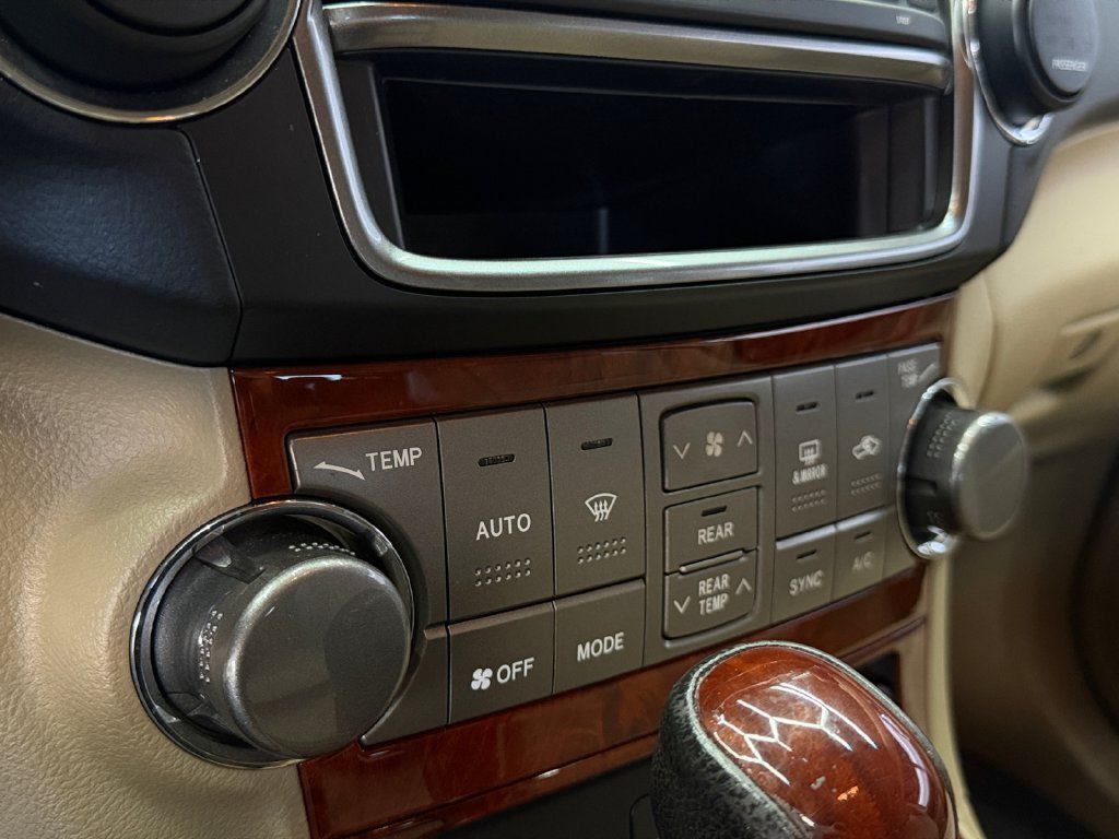 Used 2013 Toyota Highlander Limited FWD image 19