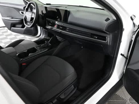 Used 2025 Kia K4 LX FWD image 11