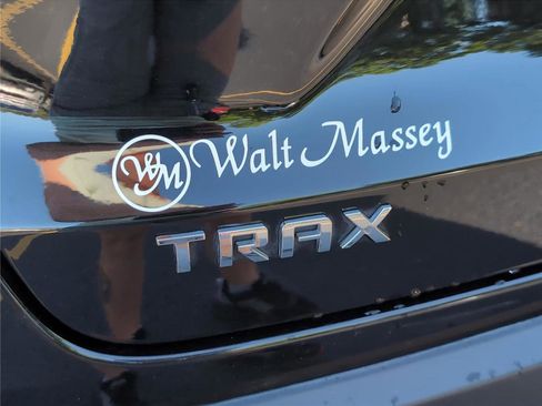 Used 2025 Chevrolet Trax LT image 32