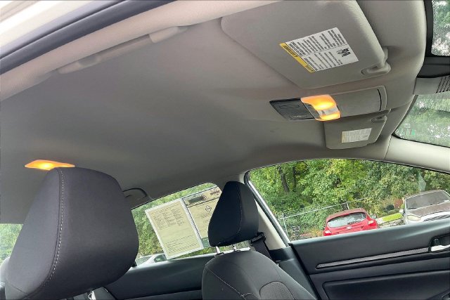 Used 2025 Nissan Altima 2.5 SV FWD image 24