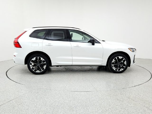 New 2026 Volvo XC60 B5 Plus w/ Climate Package AWD/4WD image 4