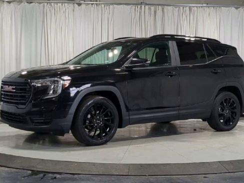 Used 2023 GMC Terrain SLE w/ Driver Convenience Package image 4