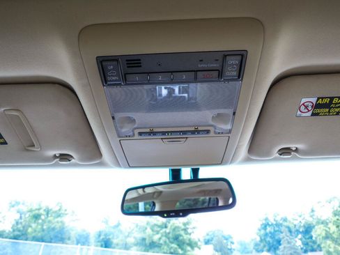 Used 2011 Lexus LX 570 4WD w/ Luxury Pkg image 38