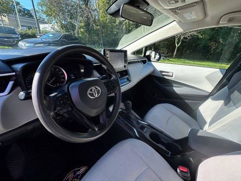 Used 2022 Toyota Corolla LE FWD image 19