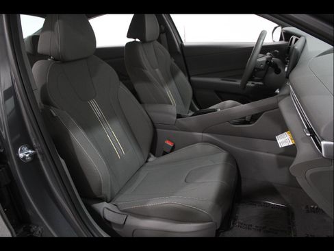Certified 2025 Hyundai Elantra Sport FWD image 15