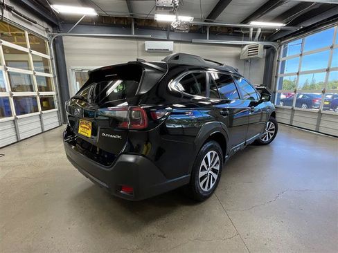 Used 2023 Subaru Outback Premium AWD/4WD image 5