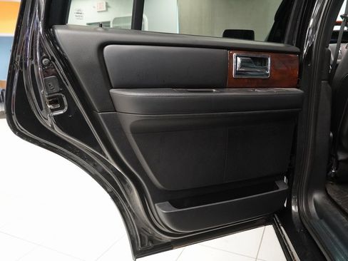 Used 2015 Lincoln Navigator 4WD image 23